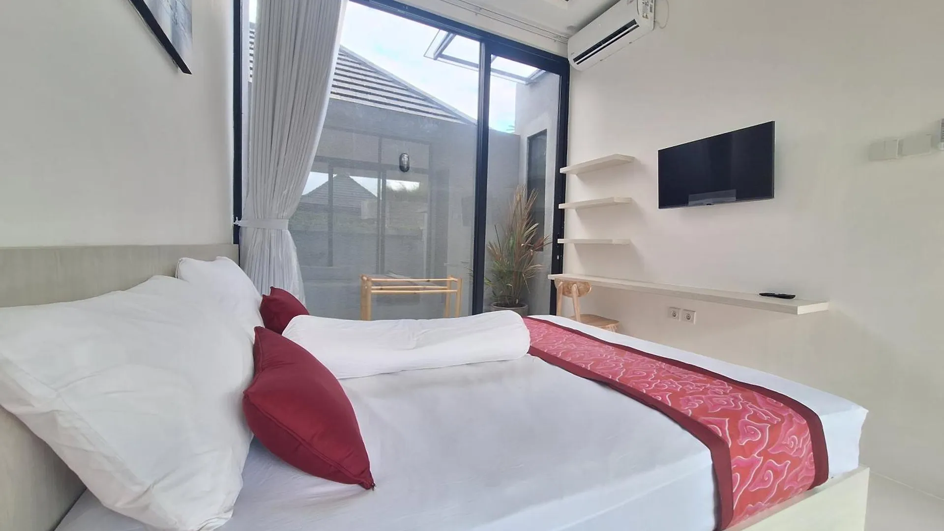 Brand New Villa Ashby De Love Heart,Two Bedrooms Private Pool,Wifi,Ac Ubud